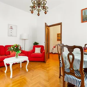 Bright Flat With Shared Garden , Milano Italia